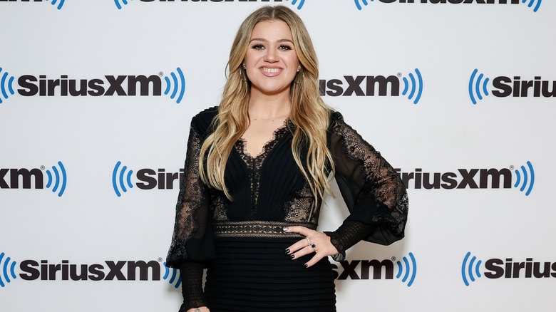 Kelly Clarkson smiling