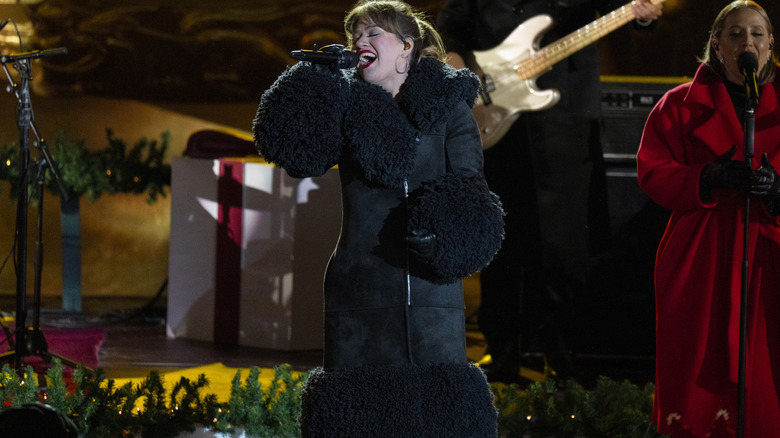 Kelly Clarkson performing at tree lighting ceremony