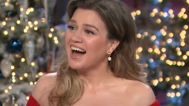 Kelly Clarkson smiling