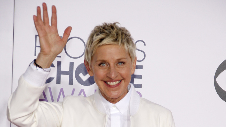 Ellen DeGeneres waving 