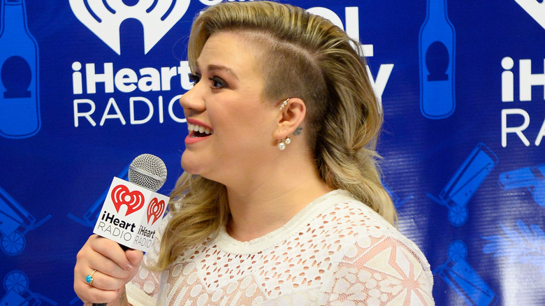 Kelly Clarkson with a shaved side