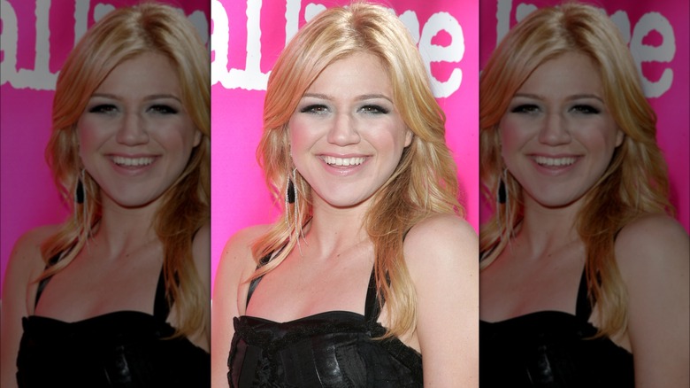 Kelly Clarkson with blonde hair