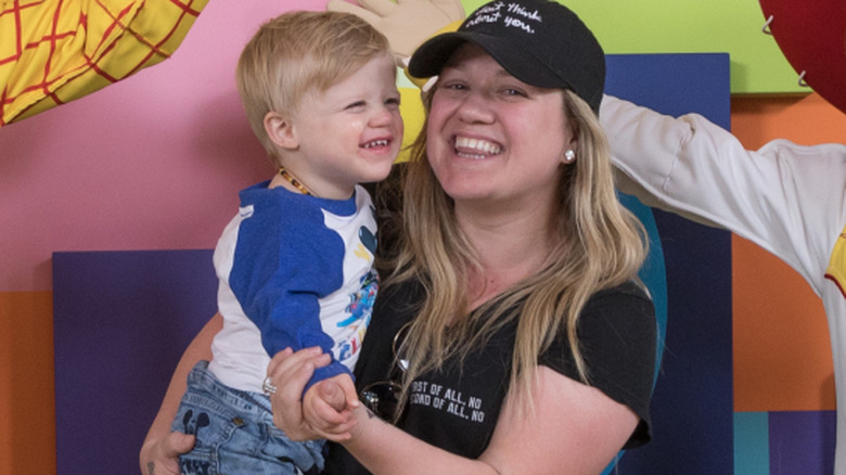 Kelly Clarkson and Remy posing at Disneyland Resort