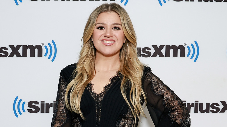 Kelly Clarkson smiling