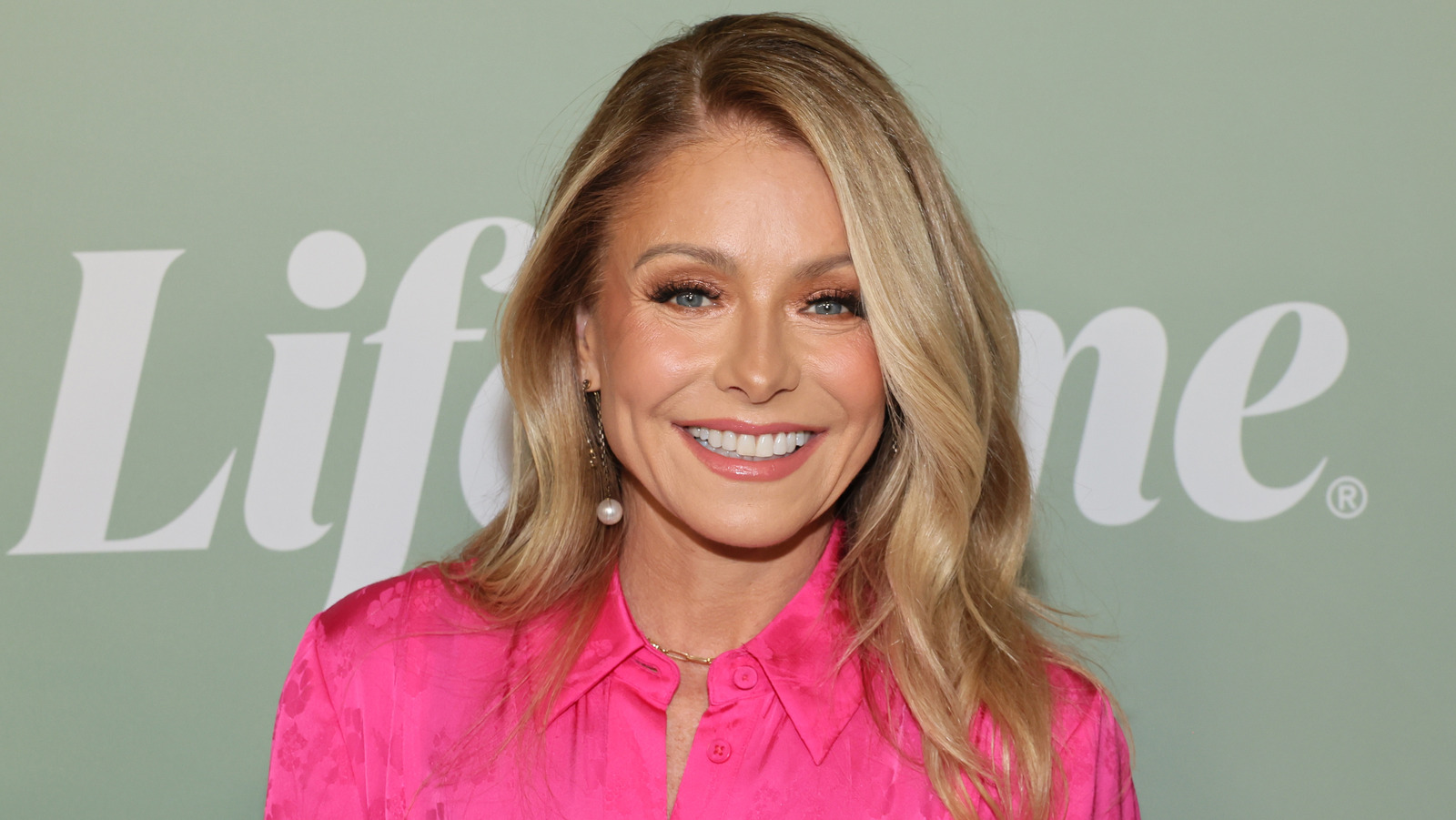 Kelly Ripa's Style Transformation Over the Years