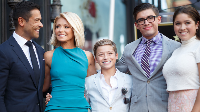 Michael Consuelos, Kelly Ripa, Joaquin Consuelos, Michael Consuelos, and Lola Consuelos pose for the camera.