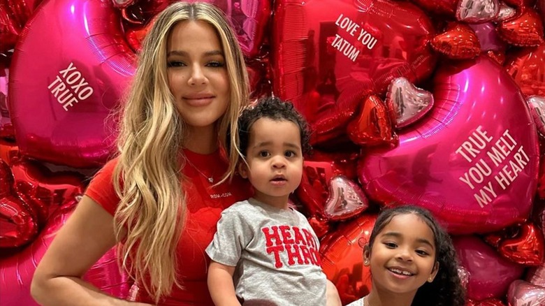 Khloé Kardashian, Tatum Thompson, and True Thompson posing with balloons