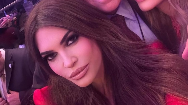 Kimberly Guilfoyle possibly photoshopped selfie