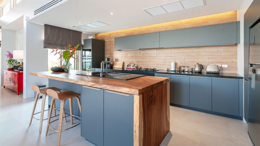 Kitchen with blue cupboards, wood-topped island