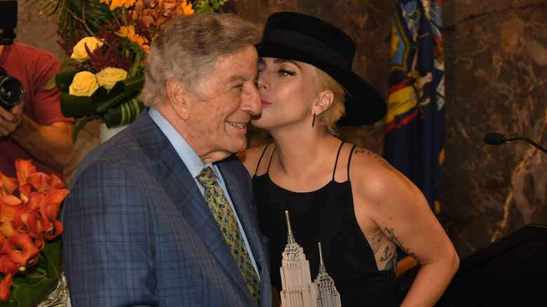 Lady Gaga kisses Tony Bennett cheek