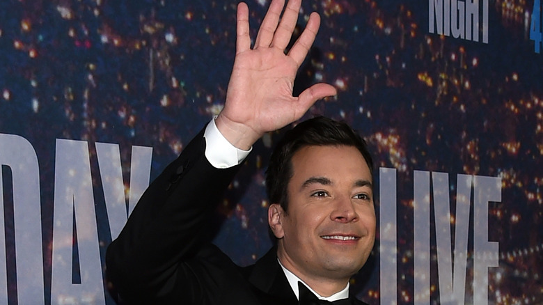 Jimmy Fallon waving