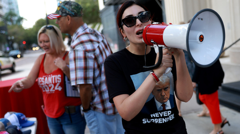 Laura Loomer protesting Ron DeSantis rally