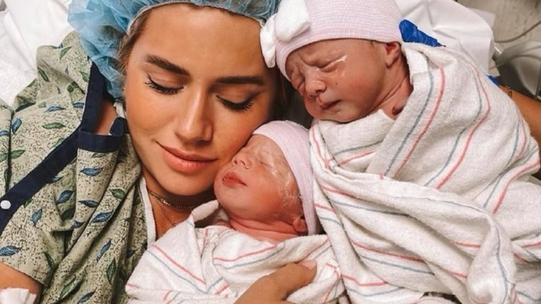 Lauren Burnham with her twin babies 