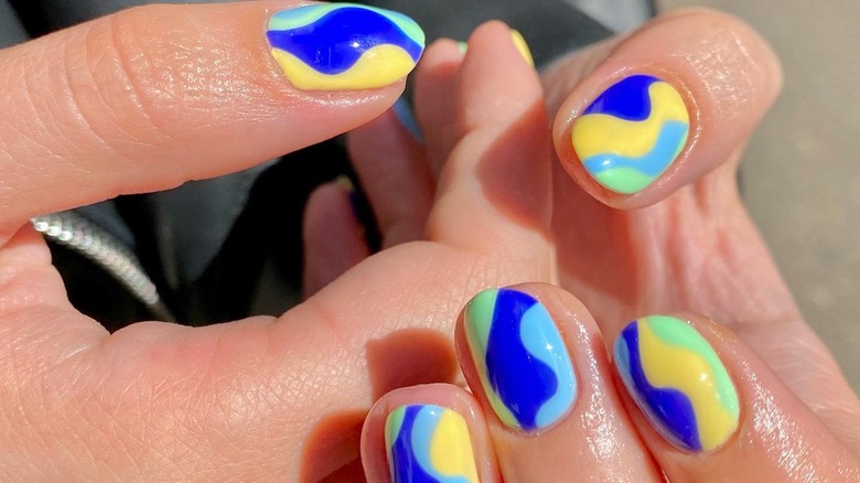 Nails with wavy design