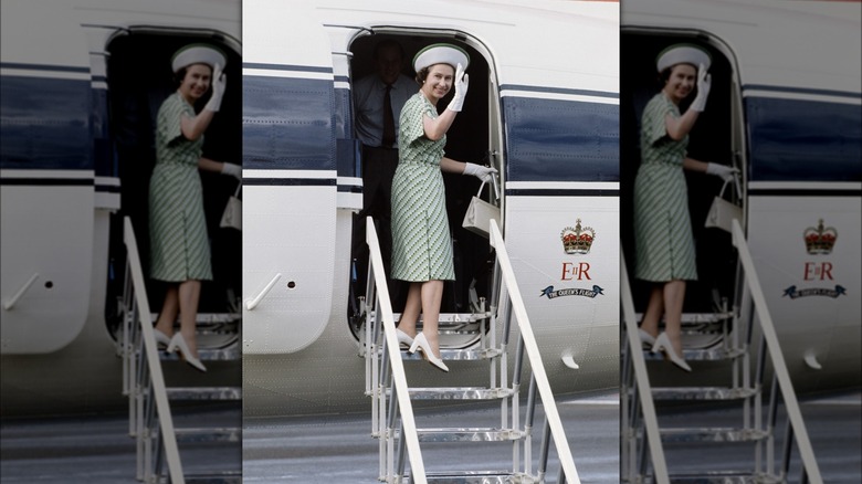 Queen Elizabeth waving as she gets on a plane