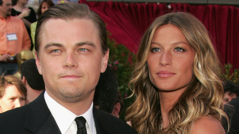 Leonardi DiCaprio poses with Gisele Bündchen