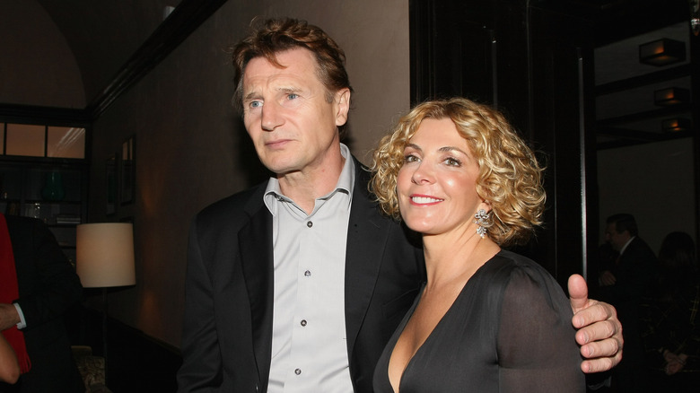 Liam Neeson with his arm around Natasha Richardson