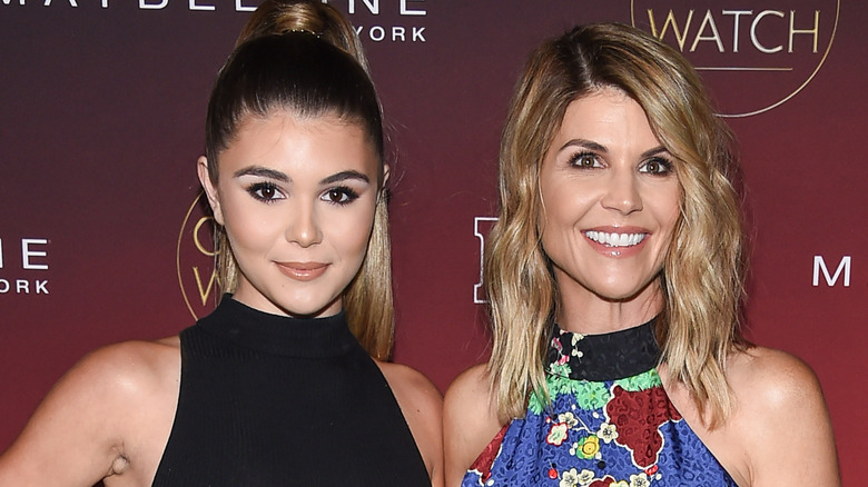 Olivia Jade and Lori Loughlin posing