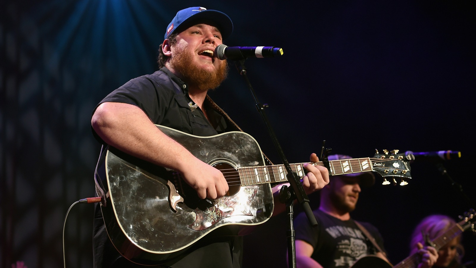 Luke Combs The Country Singer Is Worth A Lot More Than You Think