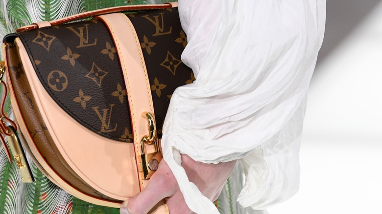 Can you tell the difference between a fake and real Louis Vuitton (LV) bag  if you don't know what to look for? - Quora