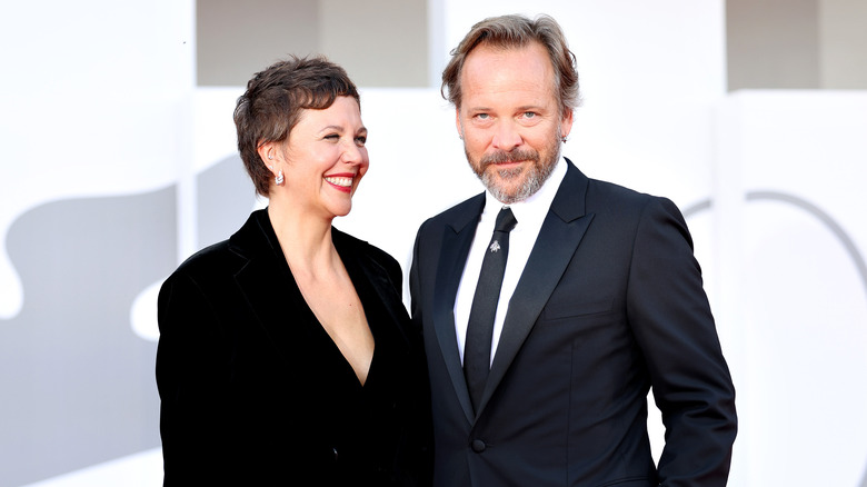 Maggie Gyllenhaal, Peter Sarsgaard, smiling