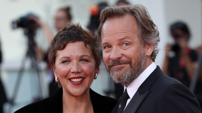 Maggie Gyllenhaal, Peter Sarsgaard, smiling