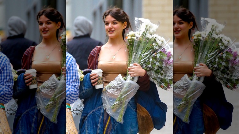 Suri Cruise holding flowers