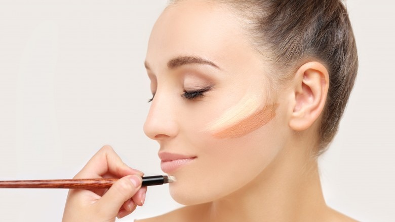 highlighting and contouring makeup