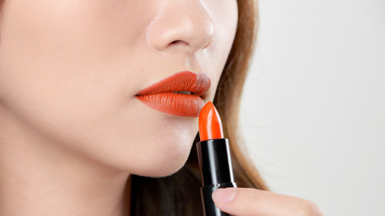 orange lips, a makeup trend this past decade