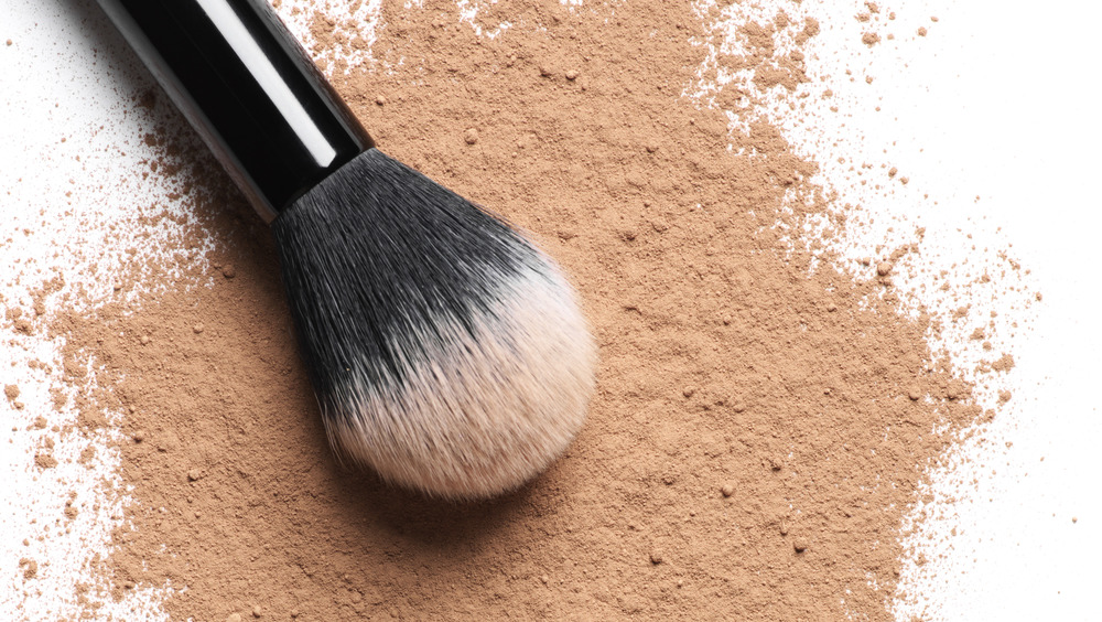 A brush and finishing powder