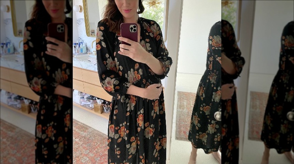 Mandy Moore shares bump pic