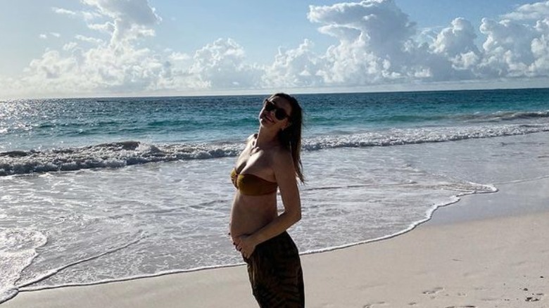 Maria Sharapova posing and showing off her baby bump