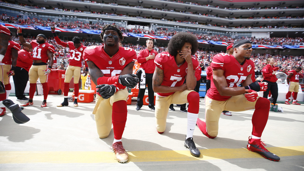 Colin Kaepernick kneeling on the field