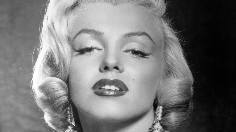 Marilyn Monroe in black and white