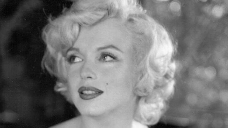 Marilyn Monroe in black and white