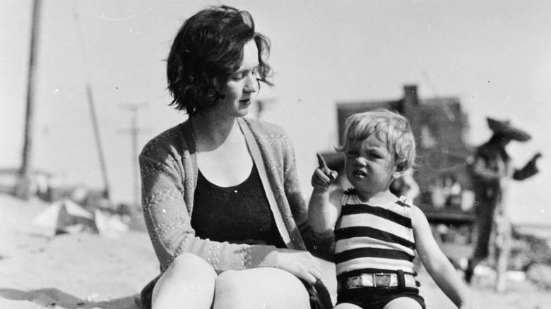 Baby Marilyn Monroe and mother 