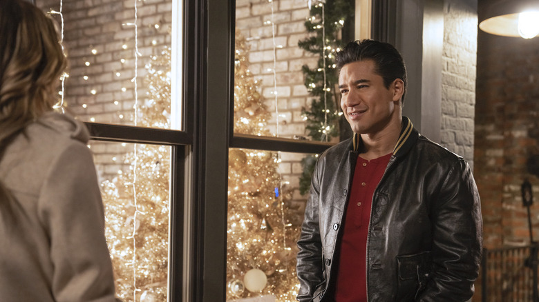 Mario Lopez talking in Steppin Into the Holiday