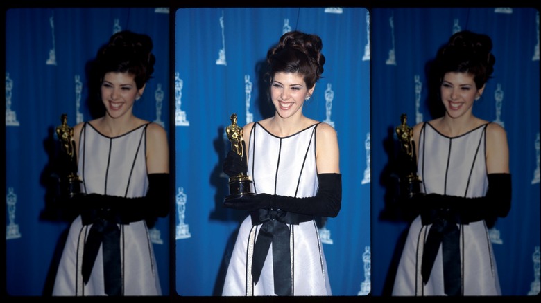 Marisa Tomei holding her Academy Award and smiling