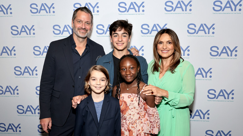 Mariska Hargitay poses at an event with her family