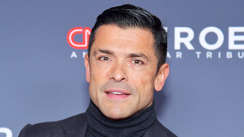 Mark Consuelos posing on the red carpet