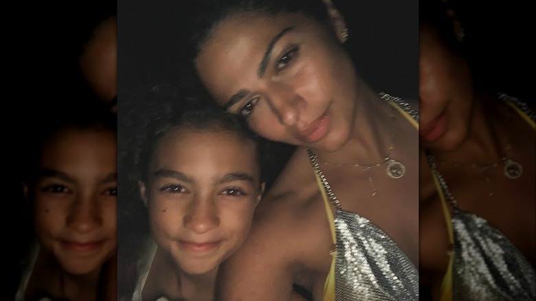 Selfie of Vida and mother Camila Alves