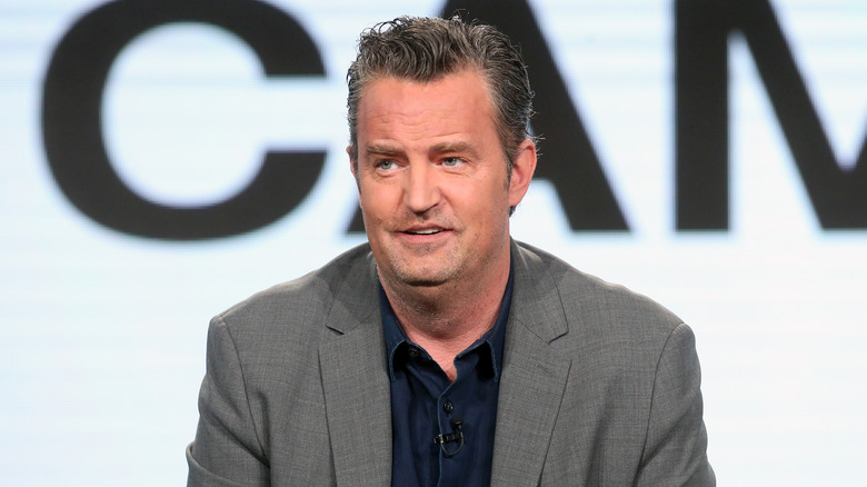 Matthew Perry posing at an event