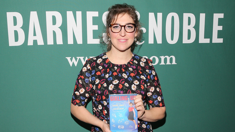 Mayim Bialik at Barnes & Noble holding her book "Girling Up"