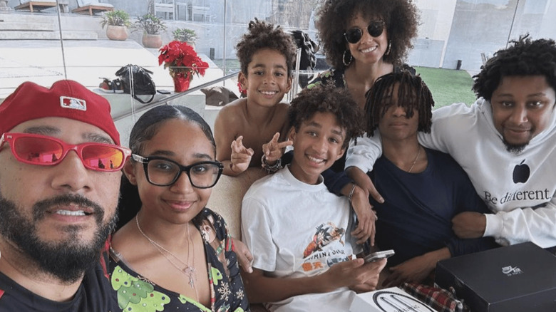 Swizz Beatz and Alicia Keys with kids