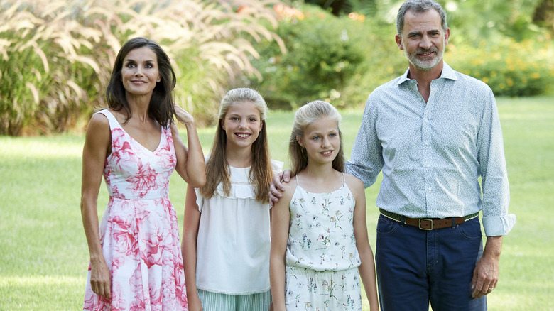 Infanta Sofía smiling with her family