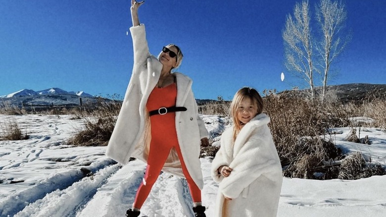 Kate Hudson, Rani Fujikawa, in the snow