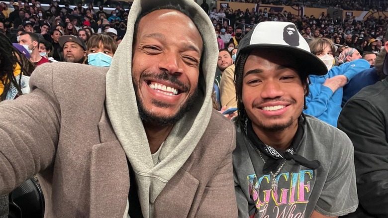 Marlon and Shawn Wayans smile at basketball game