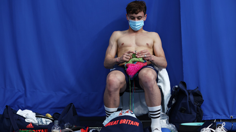 Tom Daley knitting in face mask 