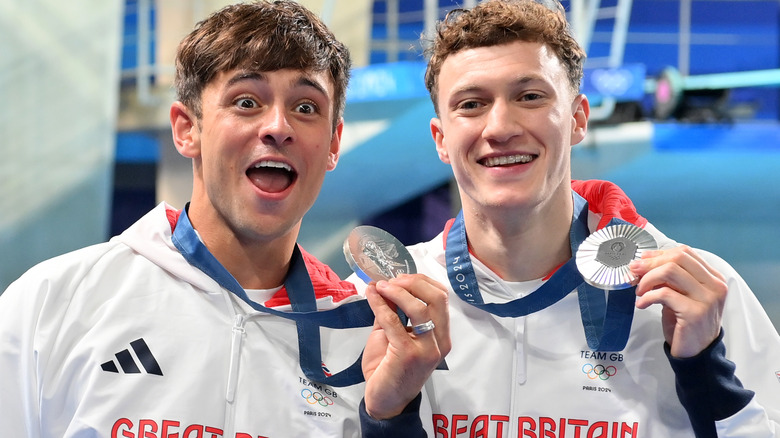 Tom Daley and Noah Williams with silver medals