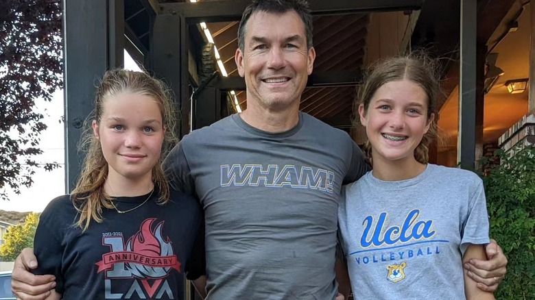 Jerry O'Connell and daughters smiling